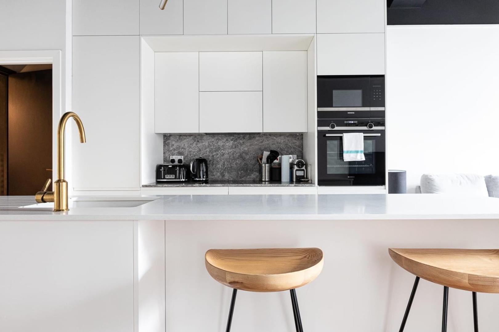 Two Adjacent Luxurious 1 Bed Appartamento Londra
