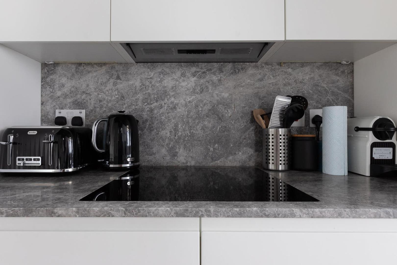 Two Adjacent Luxurious 1 Bed Appartamento