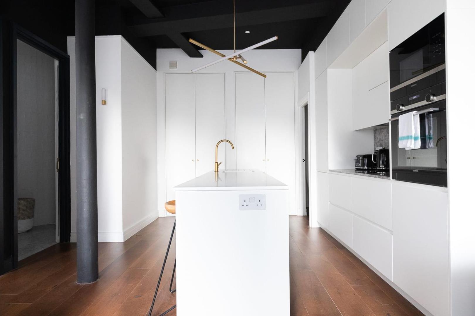 Two Adjacent Luxurious 1 Bed Appartamento *