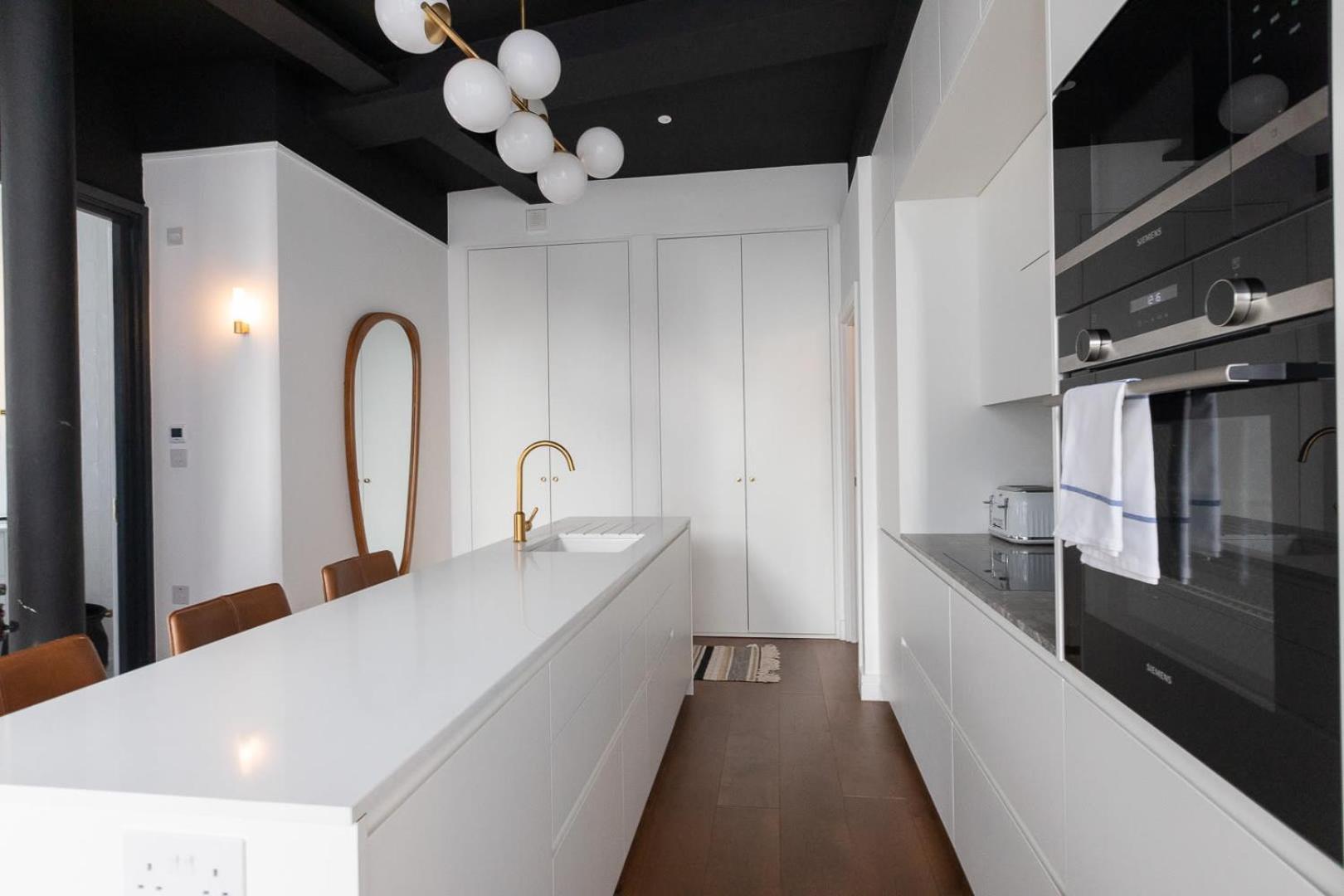 Two Adjacent Luxurious 1 Bed Appartamento Londra